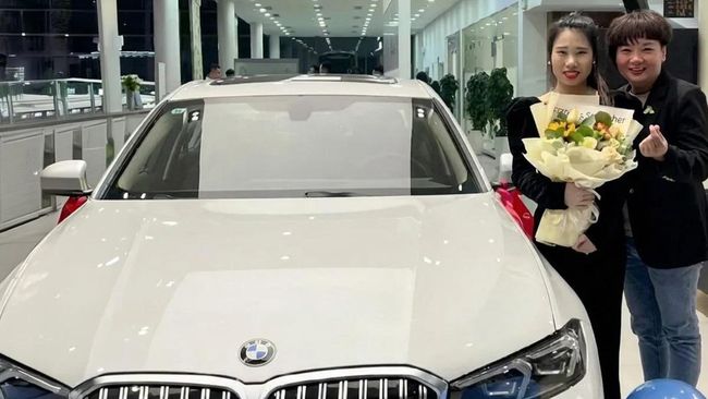 Автомобиль BMW, который начальница подарила своим подчиненным в Китае