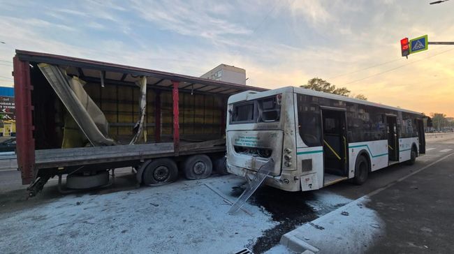 В Луганске при атаке БПЛА на автобус и фуру пострадали три человека