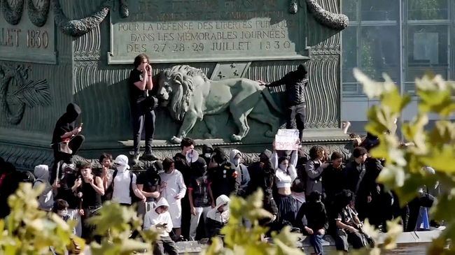На площади Бастилии: в Париже начались столкновения протестующих с полицией
