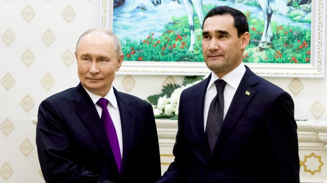 Путин и президент Туркмении обсудили двусторонние отношения