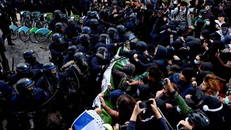 Протесты старшеклассников в Париже Протесты старшеклассников в Париже