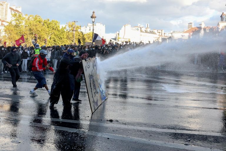 Протесты старшеклассников в Париже