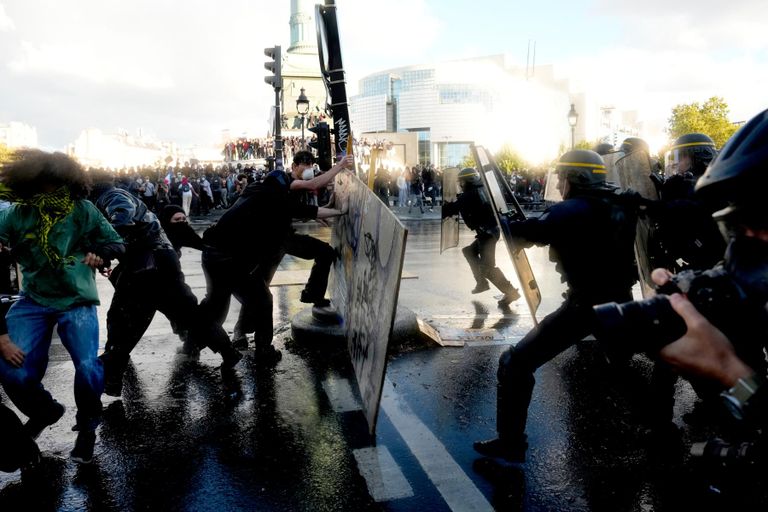 Протесты старшеклассников в Париже