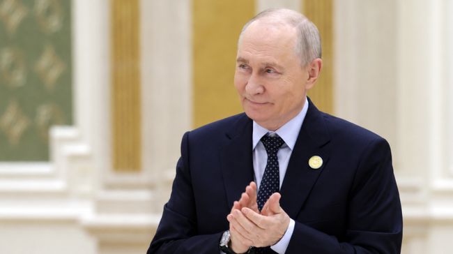Президент России Владимир Путин на заседании глав государств — участников Каспийского экологического саммита в Туркменистане Президент России Владимир Путин на заседании глав государств — участников Каспийского экологического саммита в Туркменистане