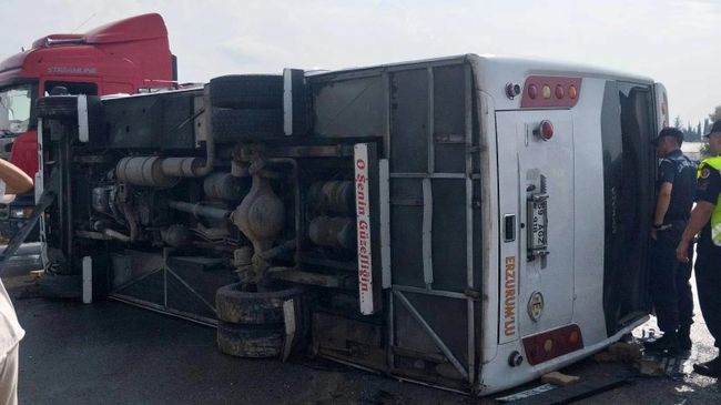 Последствия ДТП с участием туристического автобуса в турецкой провинции Анталья