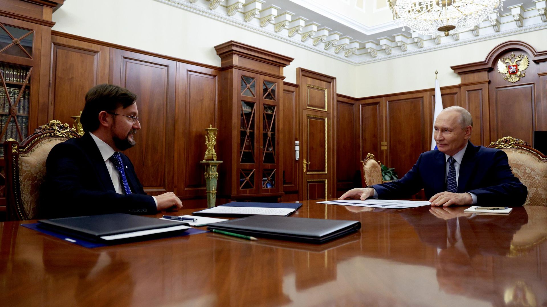 Президент РФ Владимир Путин и председатель Общероссийской общественной организации Деловая Россия Алексей Репик во время встречи Президент РФ Владимир Путин и председатель Общероссийской общественной организации Деловая Россия Алексей Репик во время встречи - РИА Новости, 1920, 12.10.2026