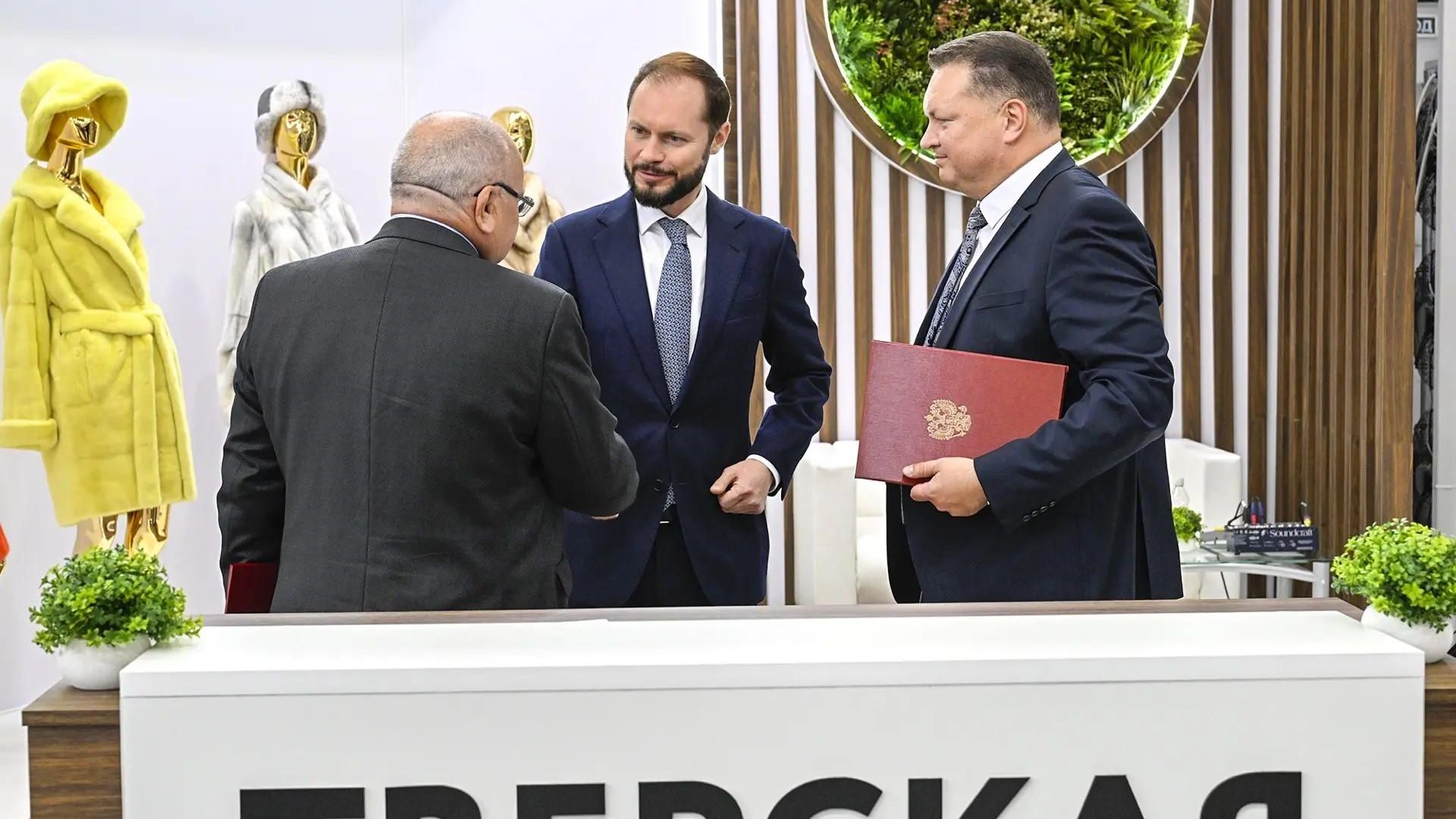 Виталий Королев на подписании соглашения по развитию сельского хозяйства Верхневолжья - РИА Новости, 1920, 12.10.2026