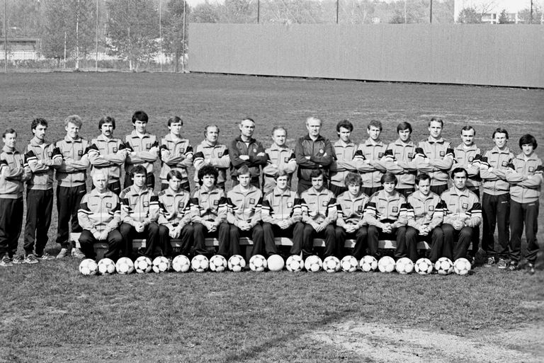 Сборная команда СССР по футболу 1986 года, начальник команды - Никита Симонян