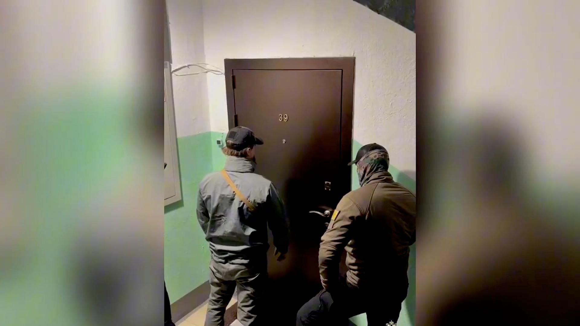 Кадры задержания жителя Югры за публичное оправдание терроризма - РИА Новости, 1920, 12.10.2026