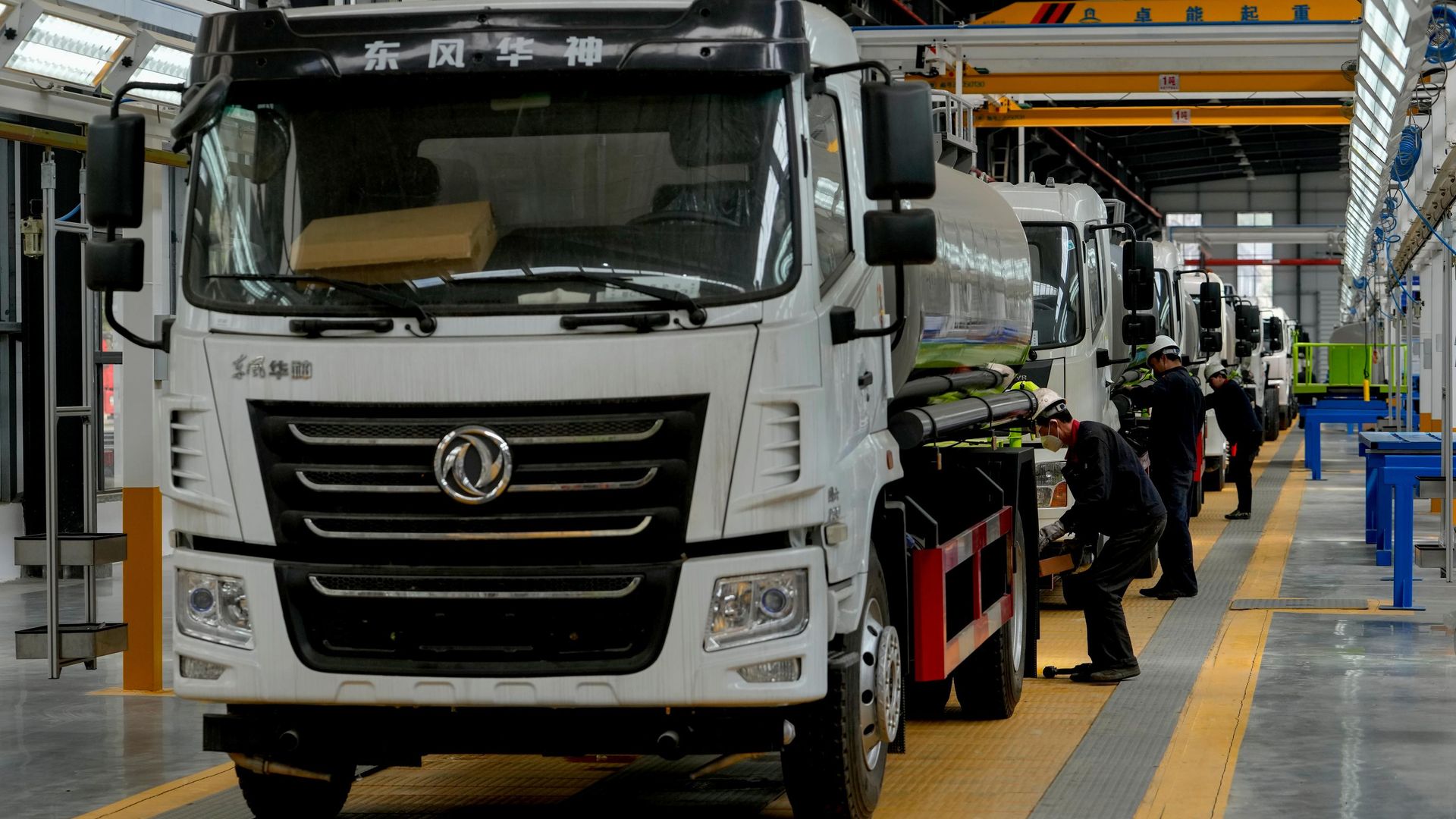 Сборка грузовиков на заводе Dongfeng в Ухане, провинция Хубэй, Китай Сборка грузовиков на заводе Dongfeng в Ухане, провинция Хубэй, Китай - РИА Новости, 1920, 12.10.2026