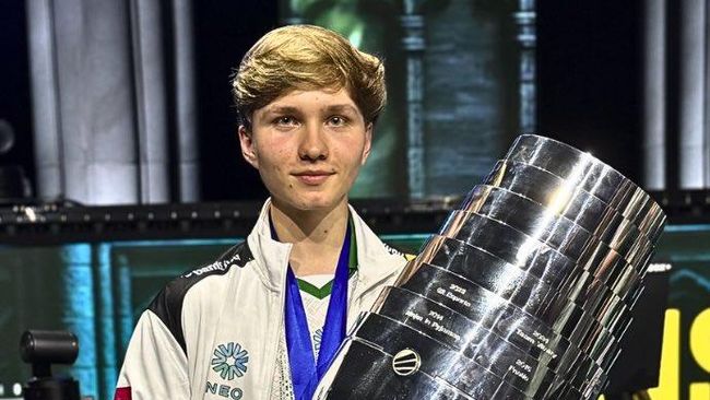 Российский киберспортсмен Илья m0NESY Осипов