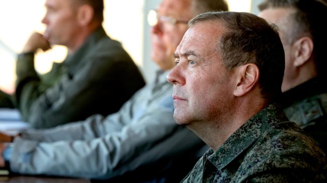 Заместитель председателя Совета безопасности РФ во время поездки в Южный федеральный округ Заместитель председателя Совета безопасности РФ во время поездки в Южный федеральный округ