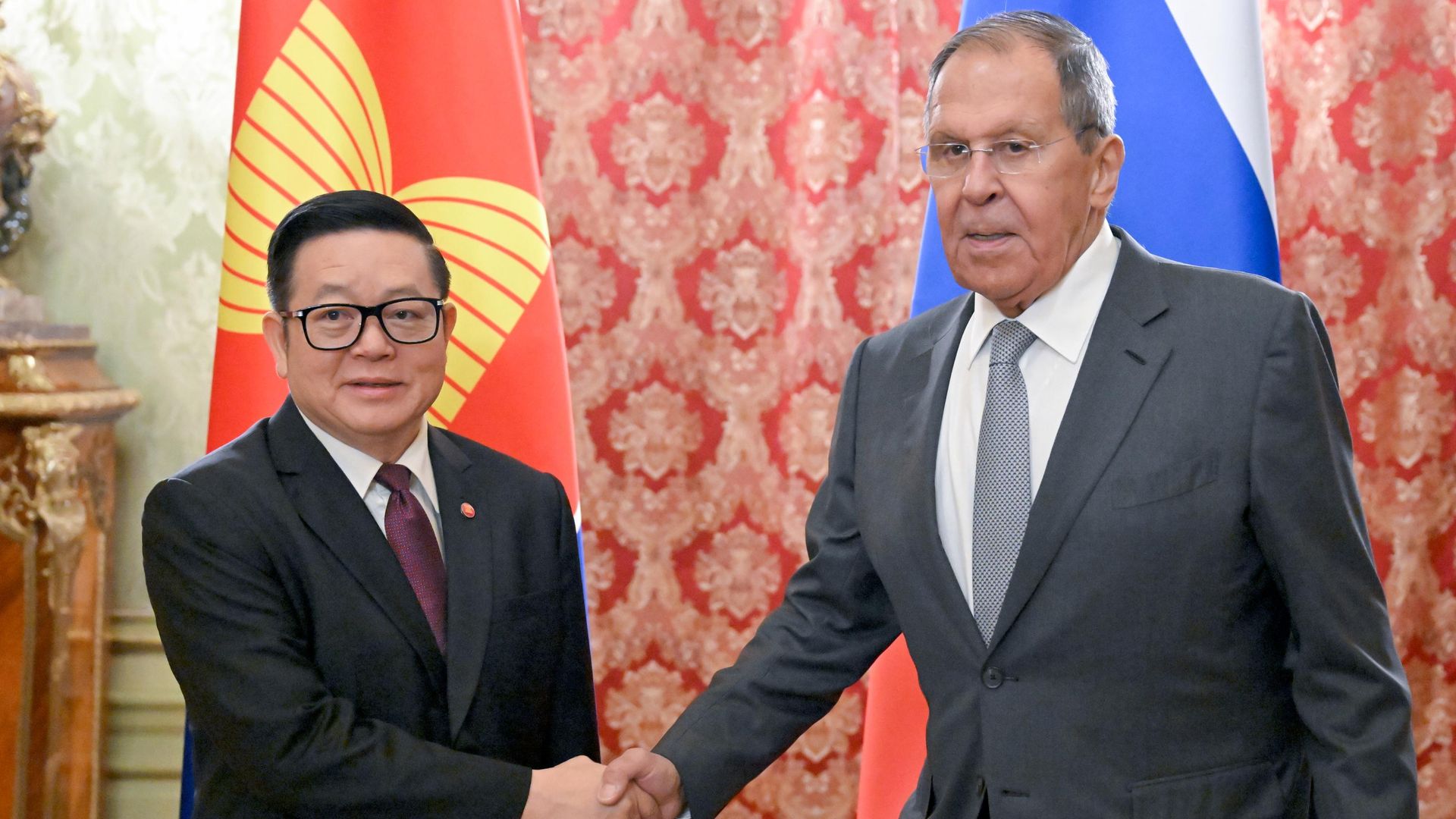 Министр иностранных дел РФ Сергей Лавров и генеральный секретарь АСЕАН Као Ким Хорн во время встречи в Москве Министр иностранных дел РФ Сергей Лавров и генеральный секретарь АСЕАН Као Ким Хорн во время встречи в Москве - РИА Новости, 1920, 13.10.2026
