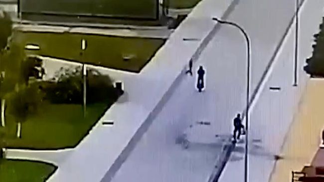 Момент наезда подростка на пятилетнего мальчика в Нижнем Новгороде Момент наезда подростка на пятилетнего мальчика в Нижнем Новгороде