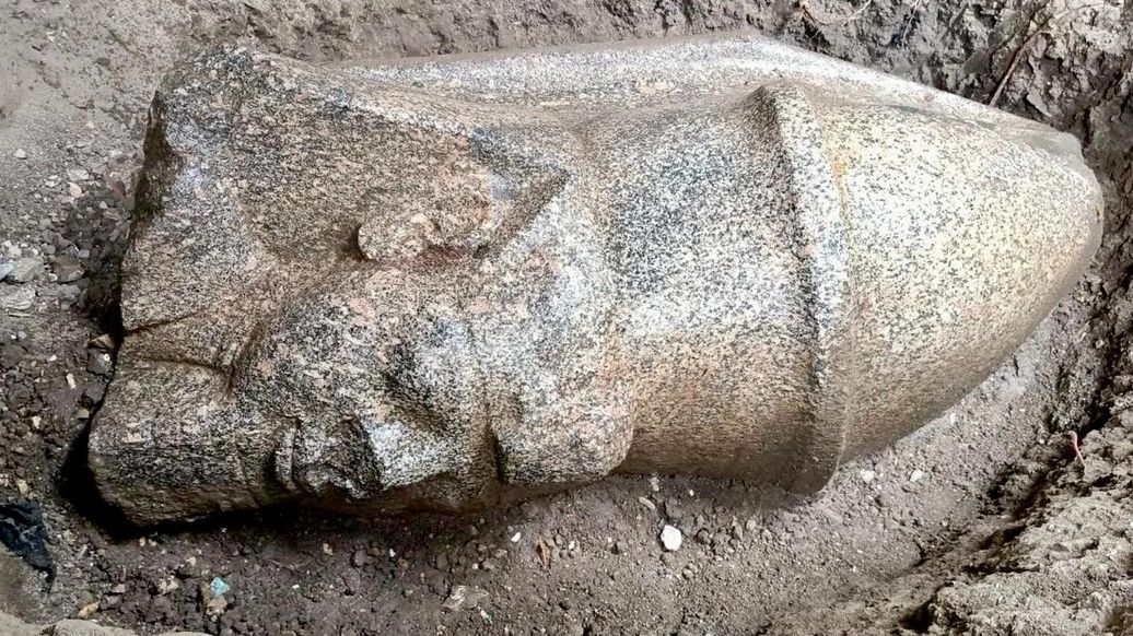 В Египте нашли фрагменты двух гигантских статуй фараона Рамсеса II