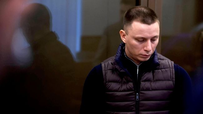 Мотоциклист Максим Завирюха, сбивший насмерть актрису Ксению Добромилову, во время оглашения приговора в Дорогомиловском суде Москвы