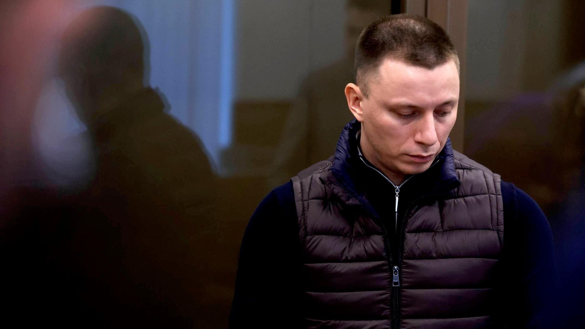 Мотоциклист Максим Завирюха, сбивший насмерть актрису Ксению Добромилову, во время оглашения приговора в Дорогомиловском суде Москвы - РИА Новости, 1920, 14.10.2026