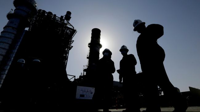 Рабочие на объекте компании Saudi Aramco