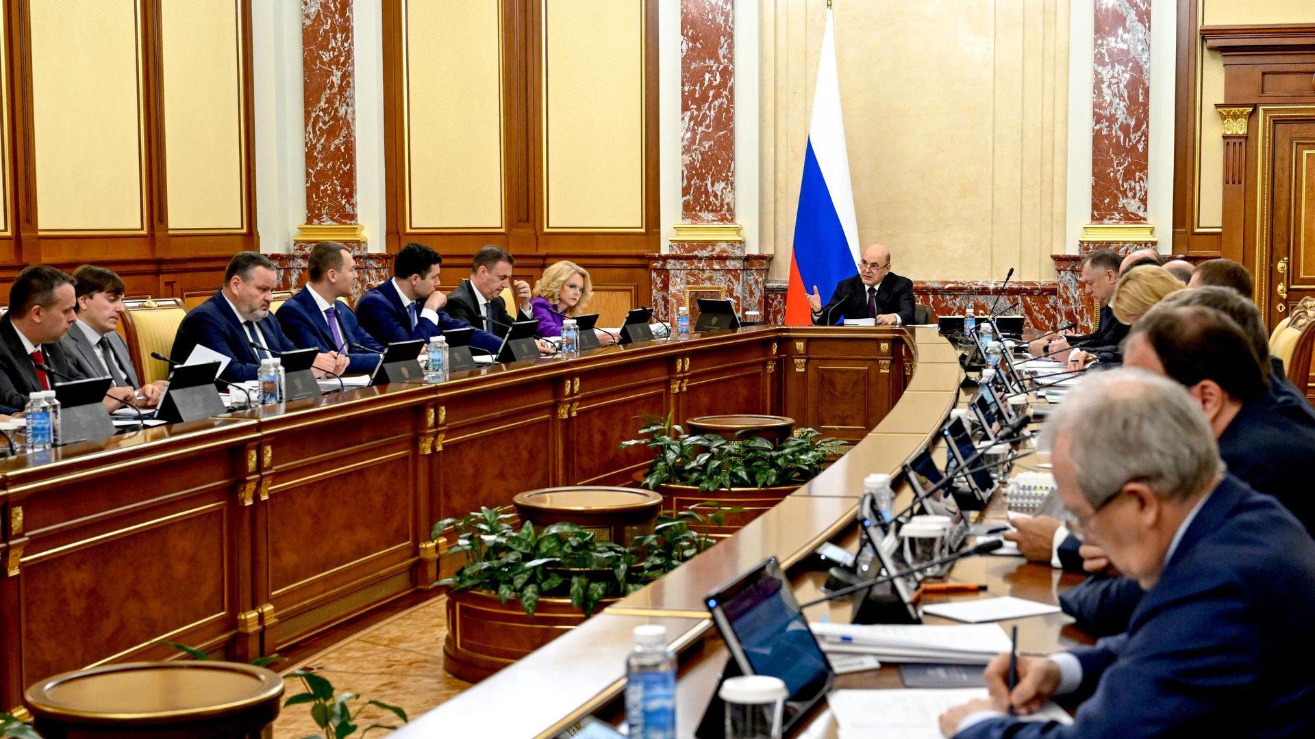 Председатель правительства РФ Михаил Мишустин проводит заседание кабинета министров РФ - РИА Новости, 1920, 15.10.2026