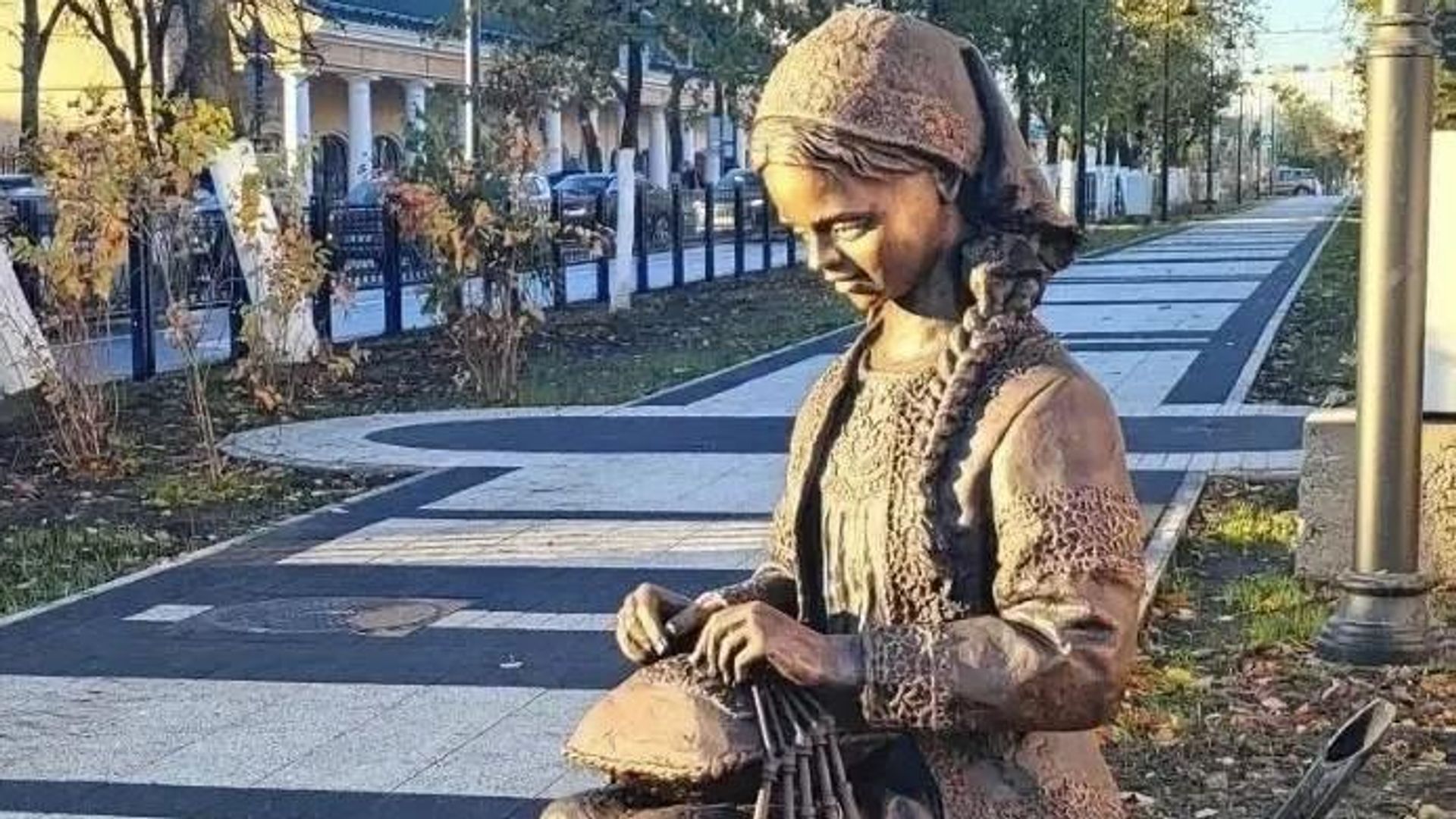 Скульптура Девочка-кружевница в Вологде - РИА Новости, 1920, 15.10.2026