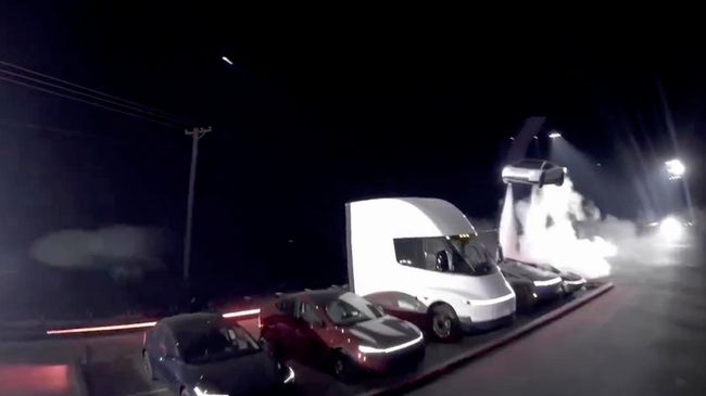Видео с презентации летающей Tesla