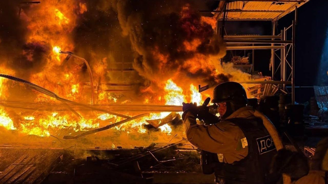 Пожар в Луцке. 16 октября 2026 Пожар в Луцке. 16 октября 2026 - РИА Новости, 1920, 16.10.2026