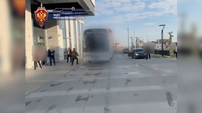 Задержание водителя автобуса за трансляцию материалов, оправдывающих терроризм, в Новом Уренгое Ямало-Ненецком автономном округе