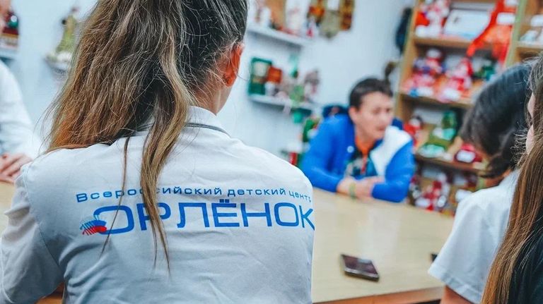 Красная Шапочка на дороге. Эксперт рассказала, как избежать ДТП с детьми