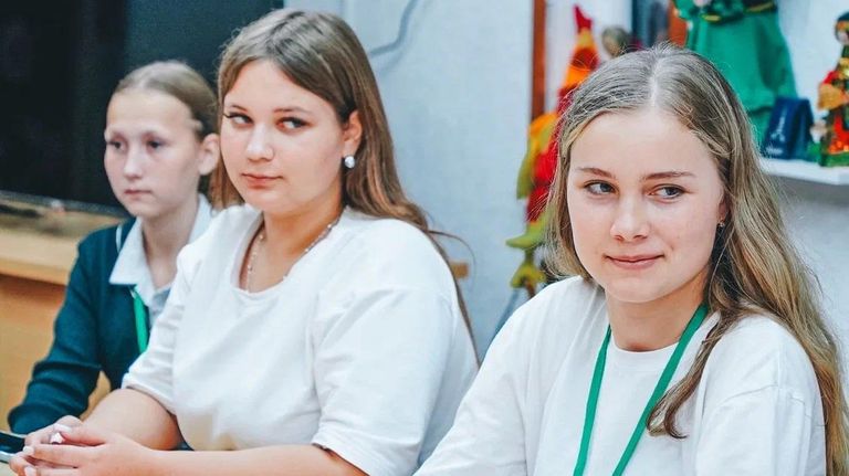 Красная Шапочка на дороге. Эксперт рассказала, как избежать ДТП с детьми