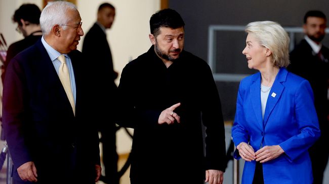 Председатель Евросовета Антониу Кошта, Владимир Зеленский и глава Еврокомиссии Урсула фон дер Ляйен на саммите ЕС в Брюсселе. 16 октября 2026