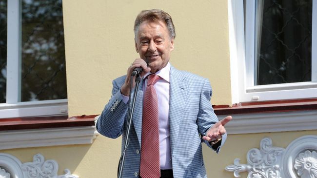 Поэт Андрей Дементьев