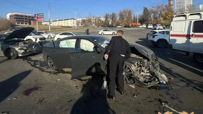 Последствия ДТП с участием трех автомобилей в Уфе