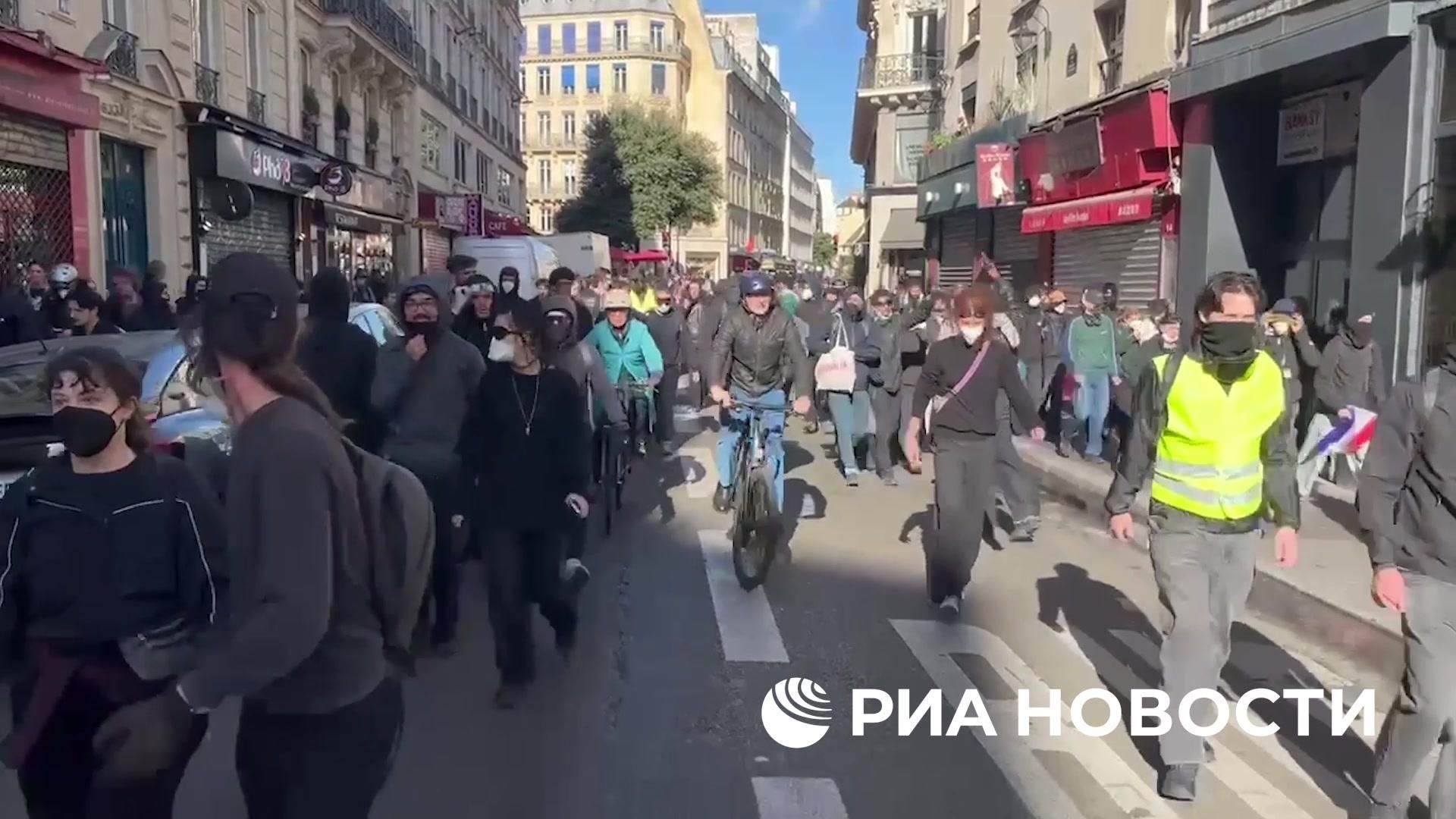 Стычки между полицией и демонстрантами произошли на стихийной акции учащихся в Париже Стычки между полицией и демонстрантами произошли на стихийной акции учащихся в Париже - РИА Новости, 1920, 17.10.2026