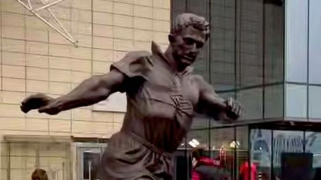 Открытие памятника олимпийскому чемпиону в составе сборной СССР по футболу и экс-тренеру московского Спартака Никите Симоняну 