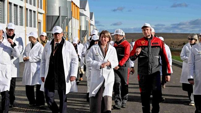Врио главы Удмуртии Ольга Абрамова на открытии новой птицефабрики в Сарапуле