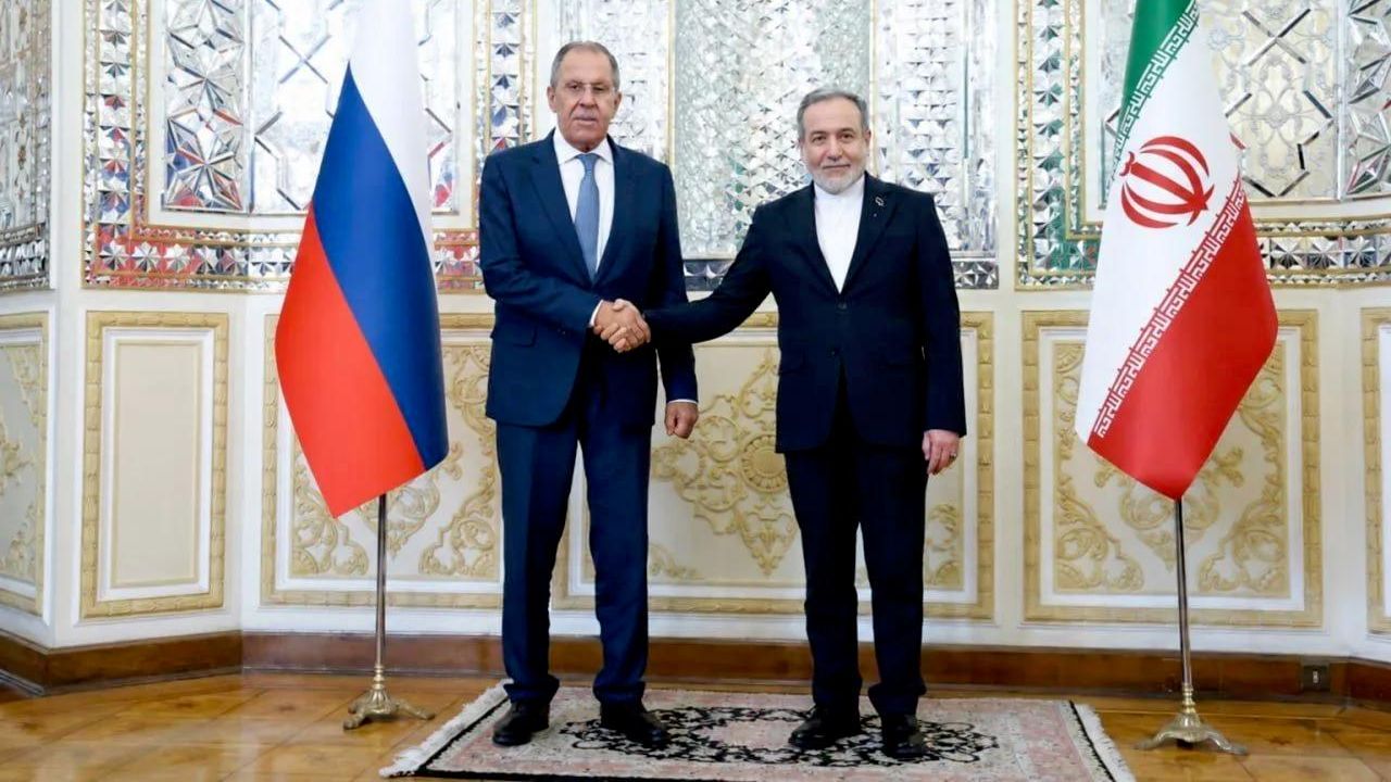 Глава МИД РФ Сергей Лавров и министр иностранных дел Ирана Аббас Аракчи во время двусторонних переговоров в Тегеране Глава МИД РФ Сергей Лавров и министр иностранных дел Ирана Аббас Аракчи во время двусторонних переговоров в Тегеране - РИА Новости, 1920, 19.10.2026