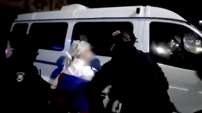 Кадры задержания блогера Ивана Золо в Донецке