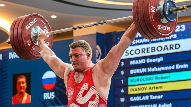 Артем Иванов на чемпионате Европы по тяжелой атлетике в Дурресе