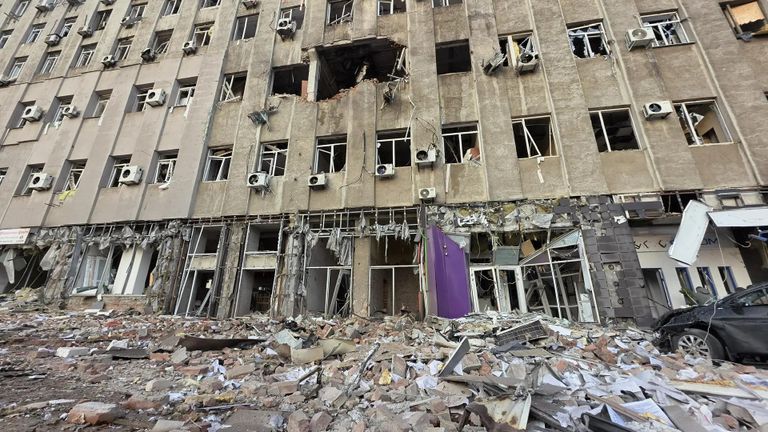 Украинские БПЛА атаковали офисное здание в центре Донецка Украинские БПЛА атаковали офисное здание в центре Донецка