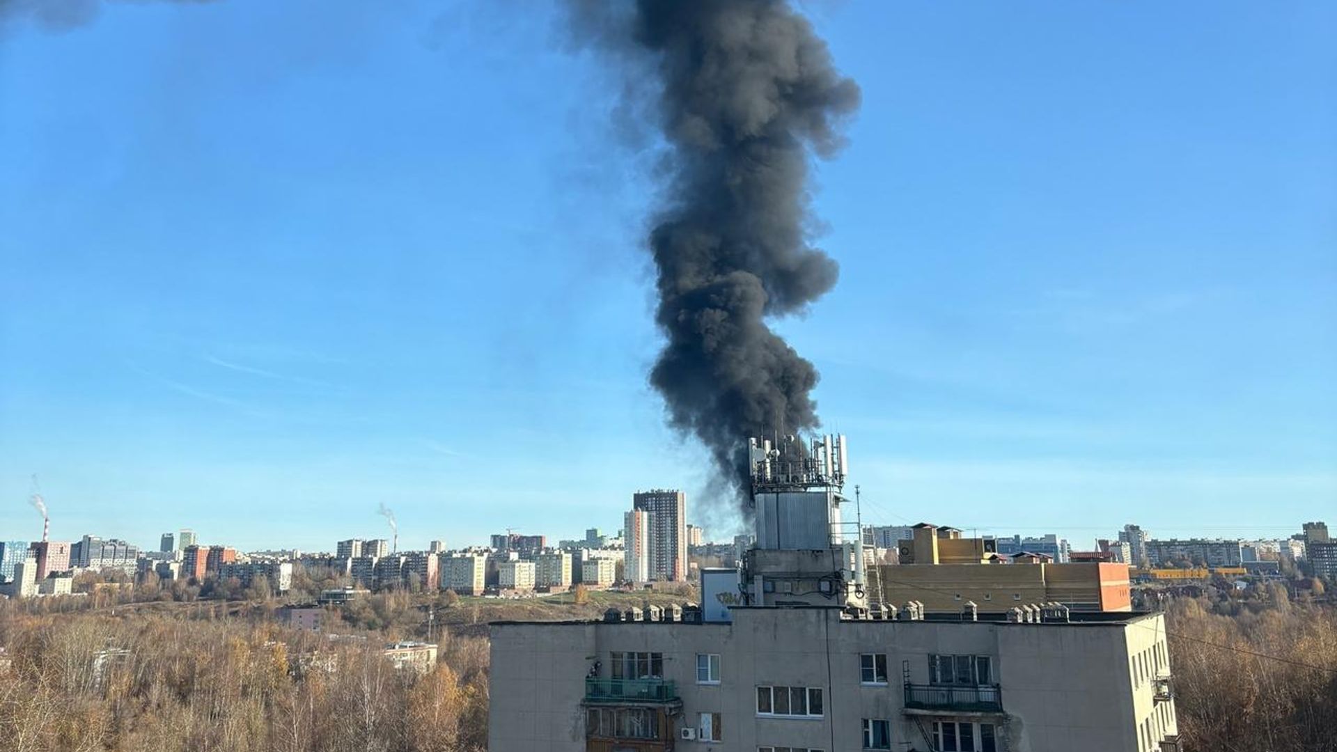 Дым от пожара в магазине стройматериалов в Нижнем Новгороде Дым от пожара в магазине стройматериалов в Нижнем Новгороде - РИА Новости, 1920, 20.10.2026
