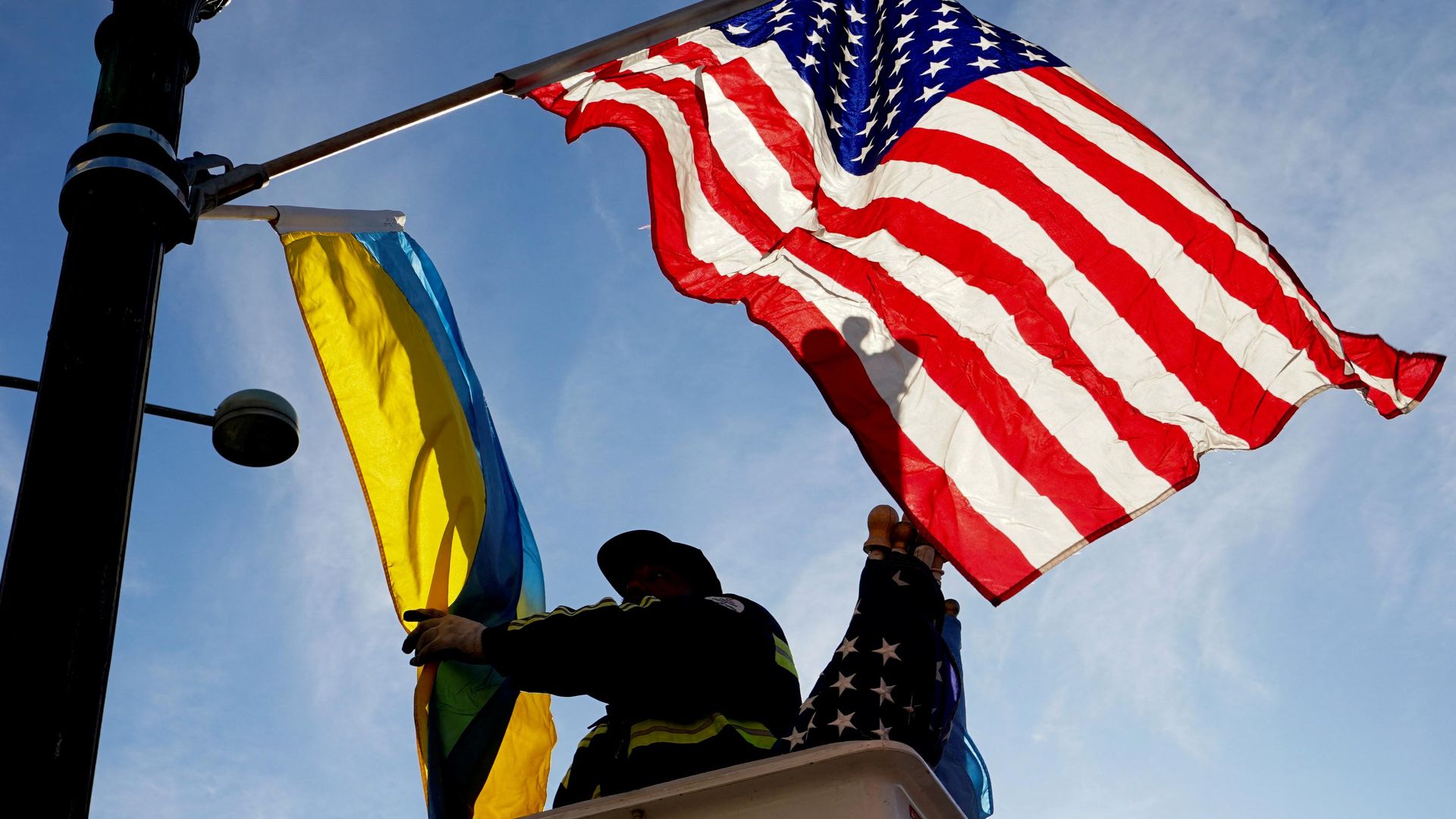 СМИ раскрыли сценарий помощи США Украине в обход Трампа