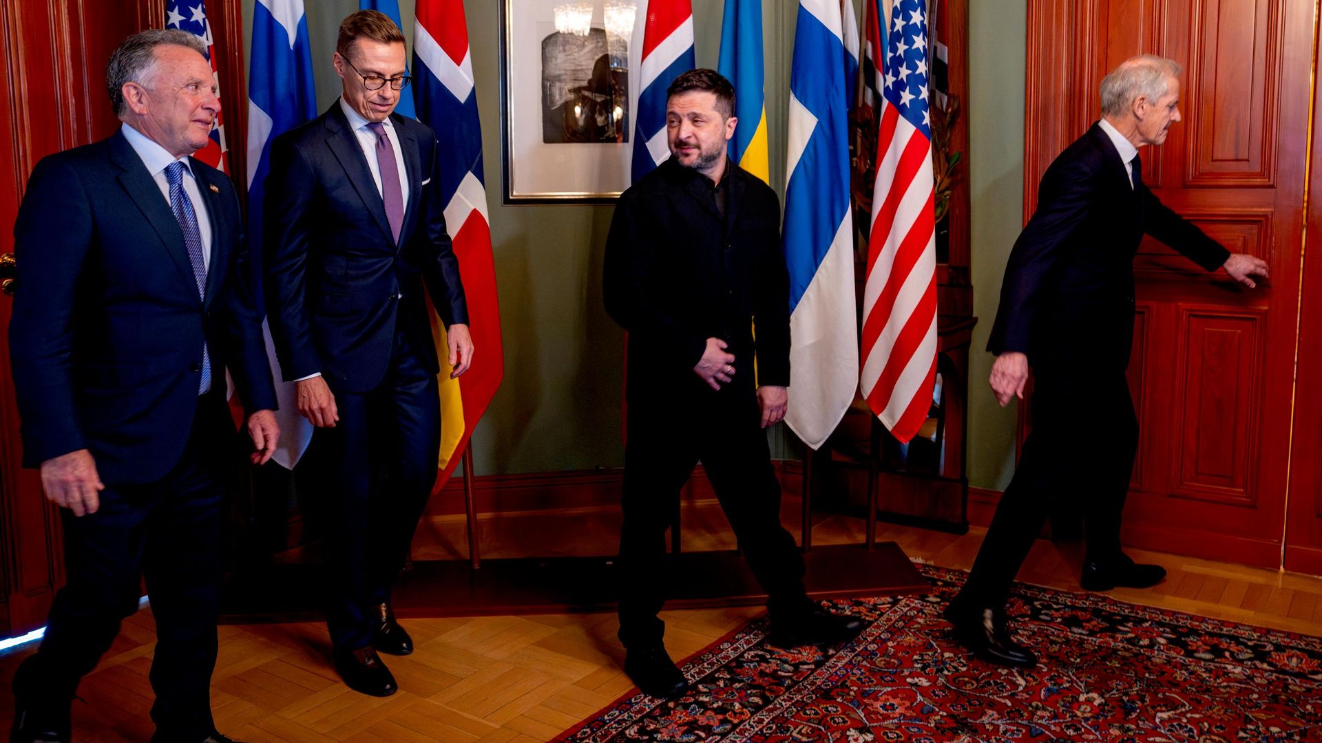 Cпецпосланник президента США Стив Уиткофф, президент Финляндии Александр Стубб, Владимир Зеленский и премьер-министр Норвегии Йонас Гара Стере во время встречи в Осло Cпецпосланник президента США Стив Уиткофф, президент Финляндии Александр Стубб, Владимир Зеленский и премьер-министр Норвегии Йонас Гара Стере во время встречи в Осло - РИА Новости, 1920, 21.10.2026