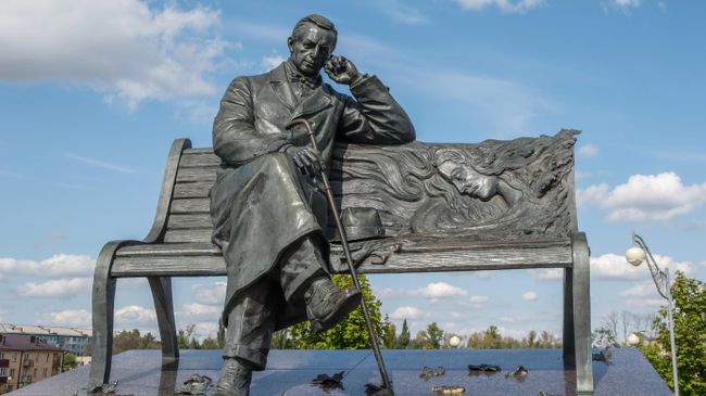 Памятник Ивану Бунину в Ефремове Памятник Ивану Бунину в Ефремове
