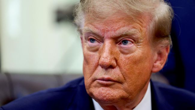 Президент США Дональд Трамп в Овальном кабинете Белого дома в Вашингтоне Президент США Дональд Трамп в Овальном кабинете Белого дома в Вашингтоне