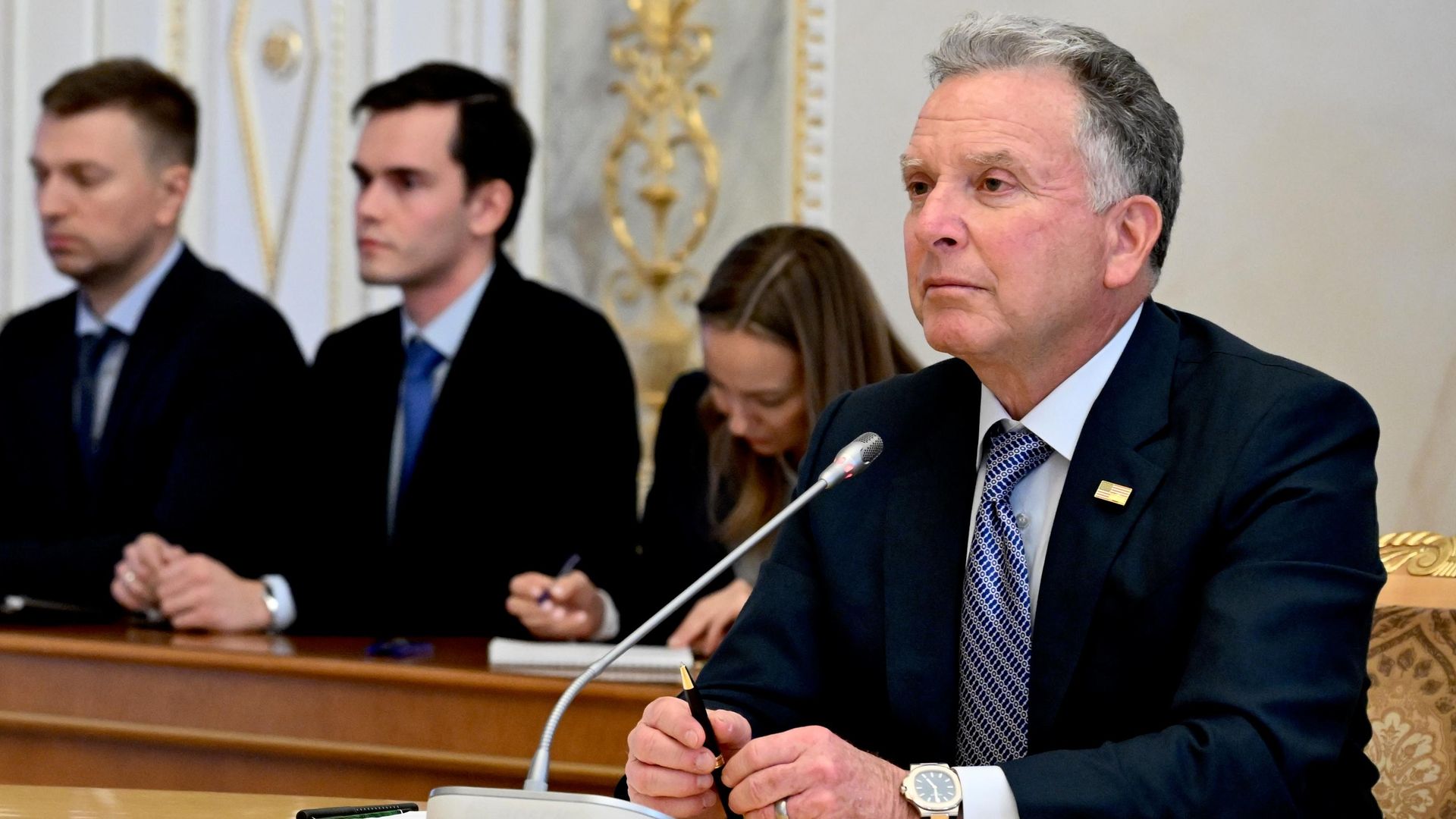 Спецпосланник президента США Стивен Уиткофф во время встречи с президентом РФ Владимиром Путиным в Константиновском дворце в Санкт-Петербурге Спецпосланник президента США Стивен Уиткофф во время встречи с президентом РФ Владимиром Путиным в Константиновском дворце в Санкт-Петербурге - РИА Новости, 1920, 21.10.2026