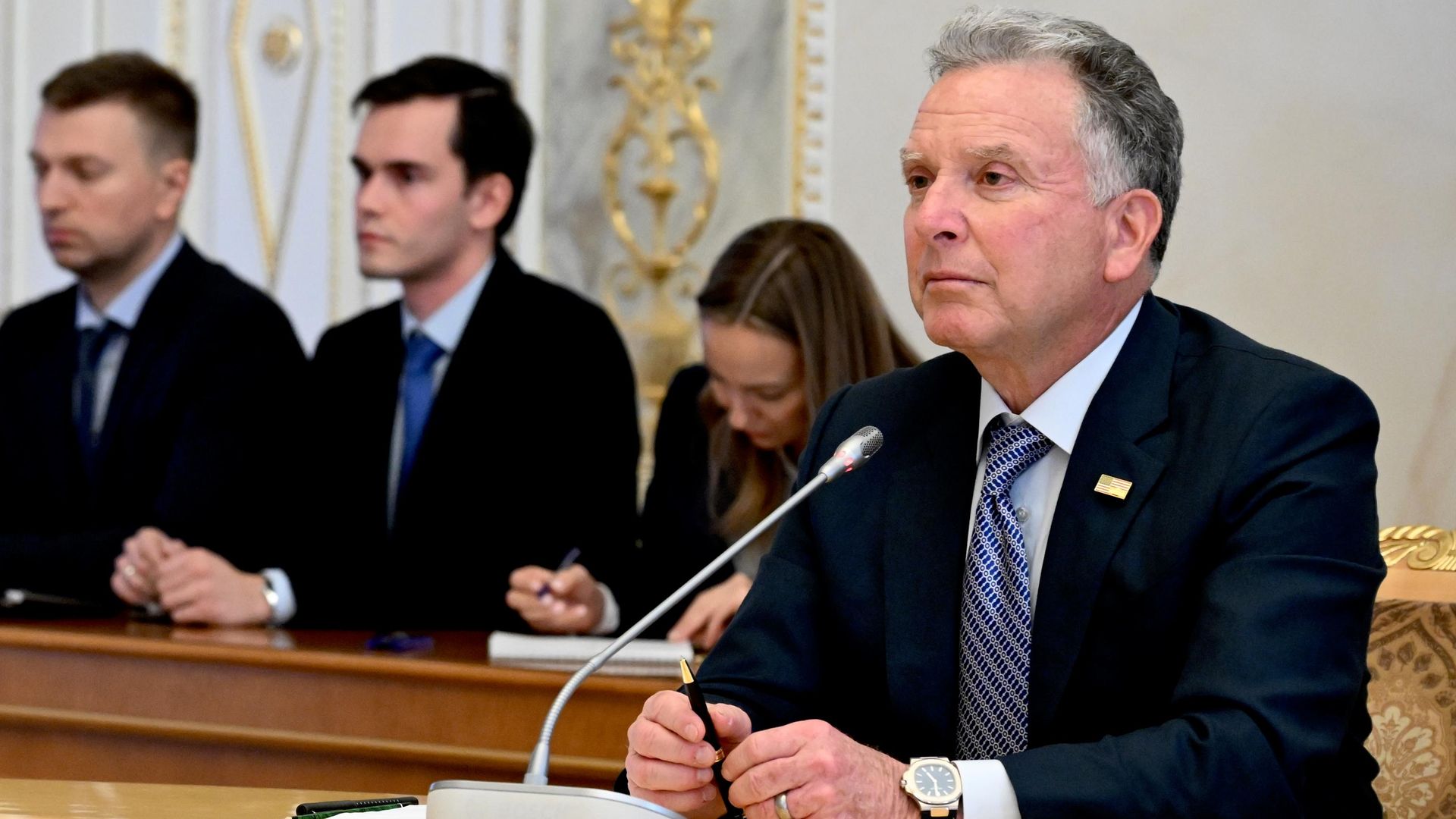 Спецпосланник президента США Стивен Уиткофф во время встречи с президентом РФ Владимиром Путиным в Константиновском дворце в Санкт-Петербурге Спецпосланник президента США Стивен Уиткофф во время встречи с президентом РФ Владимиром Путиным в Константиновском дворце в Санкт-Петербурге - РИА Новости, 1920, 21.10.2026