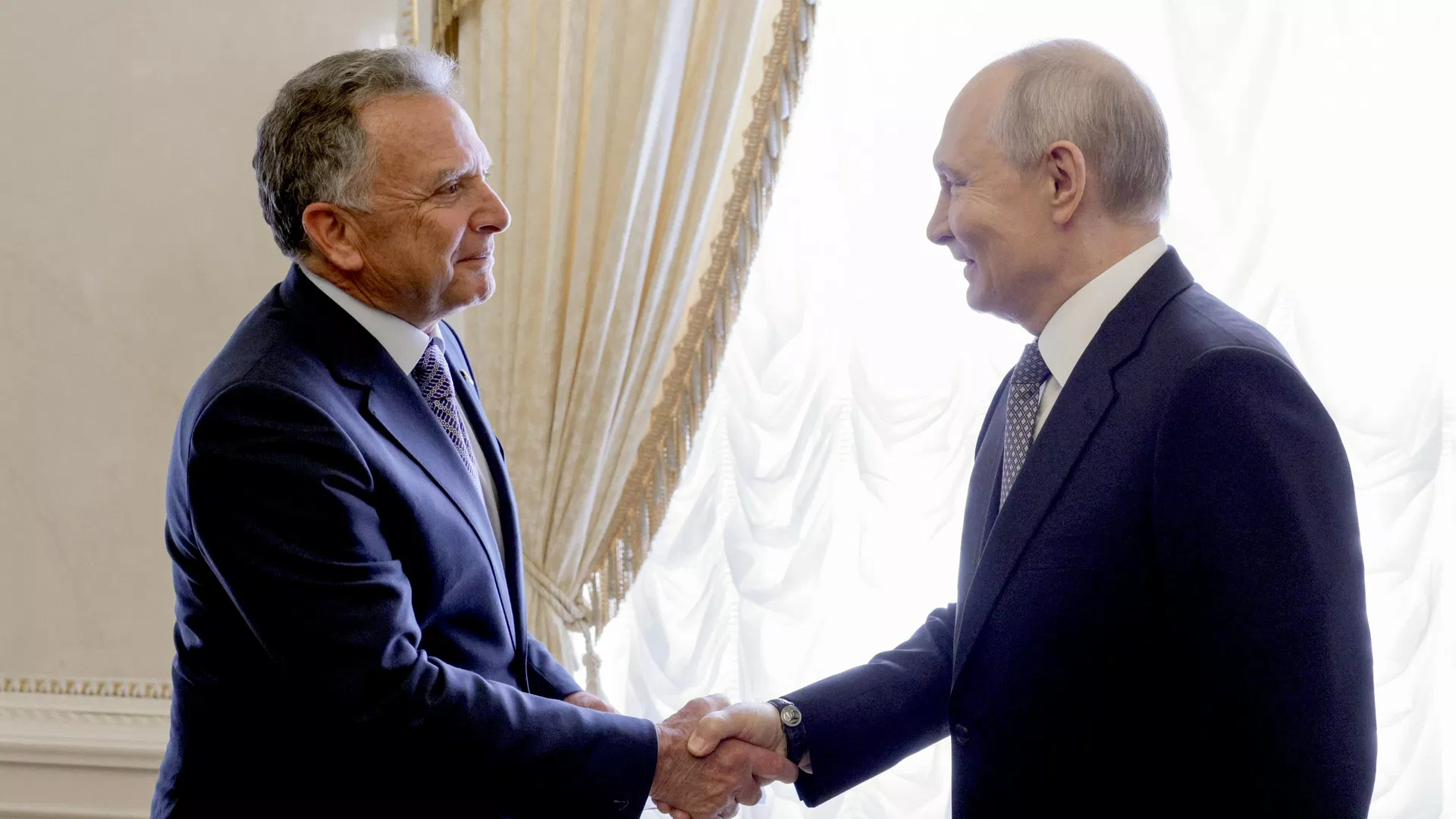 Ушаков рассказал о деталях переговоров Путина и Уиткоффа в Петербурге