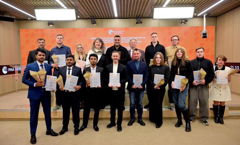 Награждение призеров конкурса фотожурналистики имени Андрея Стенина