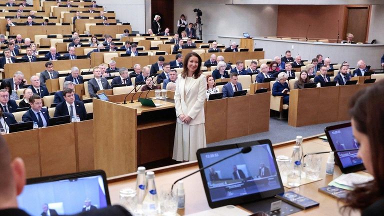 Кандидат на должность вице-премьера Ирина Окладникова на пленарном заседании Государственной Думы РФ Кандидат на должность вице-премьера Ирина Окладникова на пленарном заседании Государственной Думы РФ