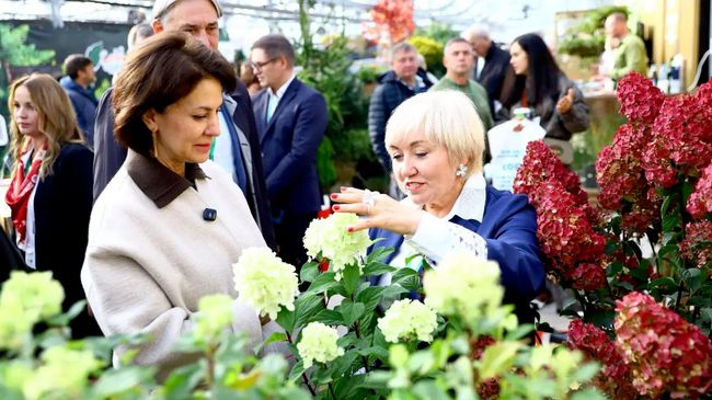 Глава городского округа Химки Инна Федотова на выставке растениеводства